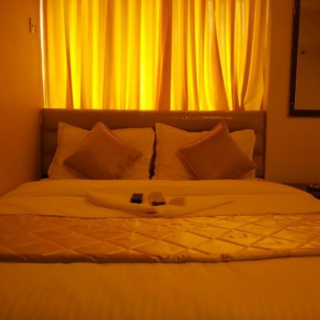 Hotel Silver Castle Мумбаї Екстер'єр фото