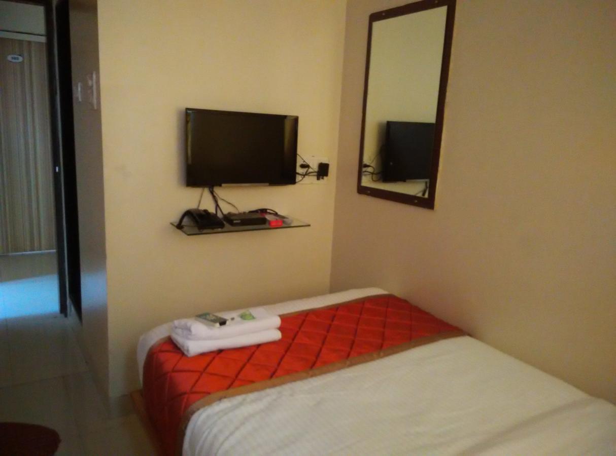 Hotel Silver Castle Мумбаї Екстер'єр фото